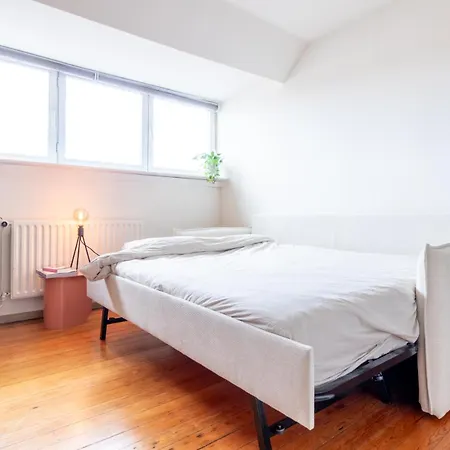 Private Nearby Old Town Apartment *