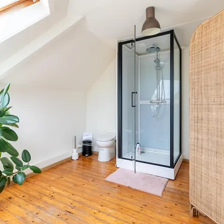 Private Nearby Old Town Apartment *