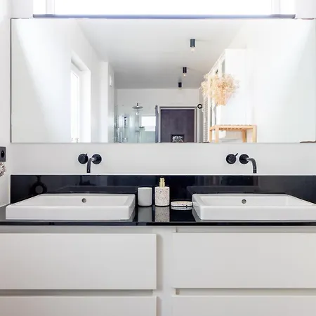 Private Nearby Old Town *