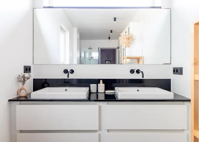 Private Nearby Old Town *